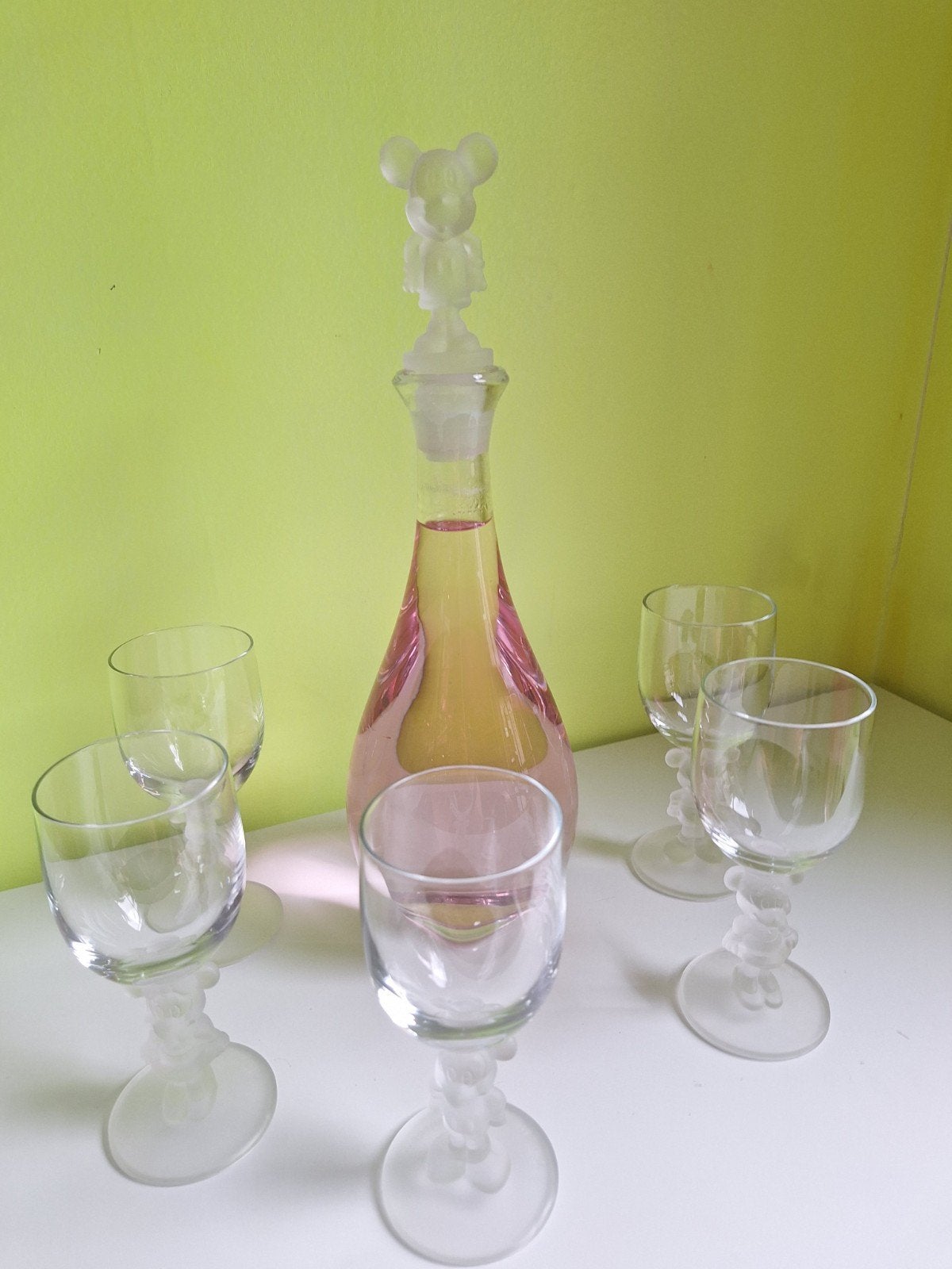 Disney water karaf met glazen - origineel Disneyland Parijs, Ophalen of Verzenden, Mickey Mouse, Zo goed als nieuw, Servies