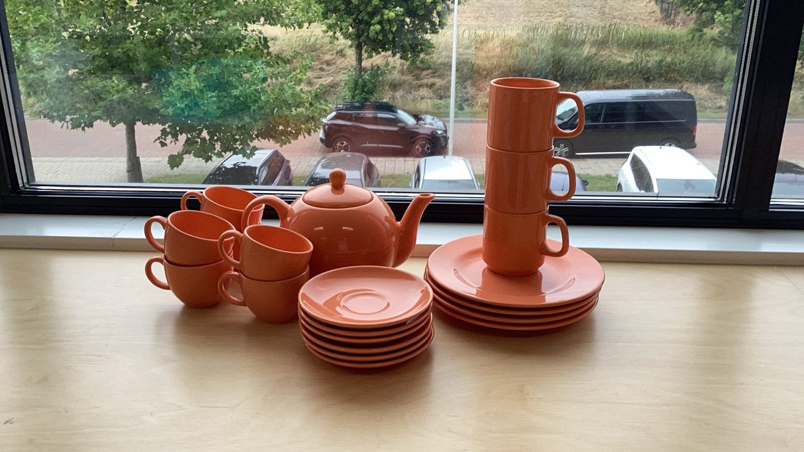 Oranje theeservies met theepot, kopjes en schotels, Huis en Inrichting, Ophalen, Gebruikt, Overige merken, Keramiek