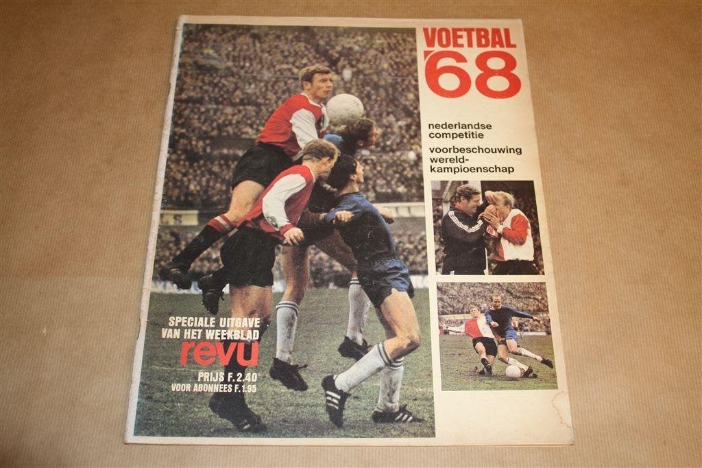 Voetbal 68. Speciale uitgave weekblad Nieuwe Revu., Ophalen of Verzenden, Gelezen, Watersport en Hengelsport
