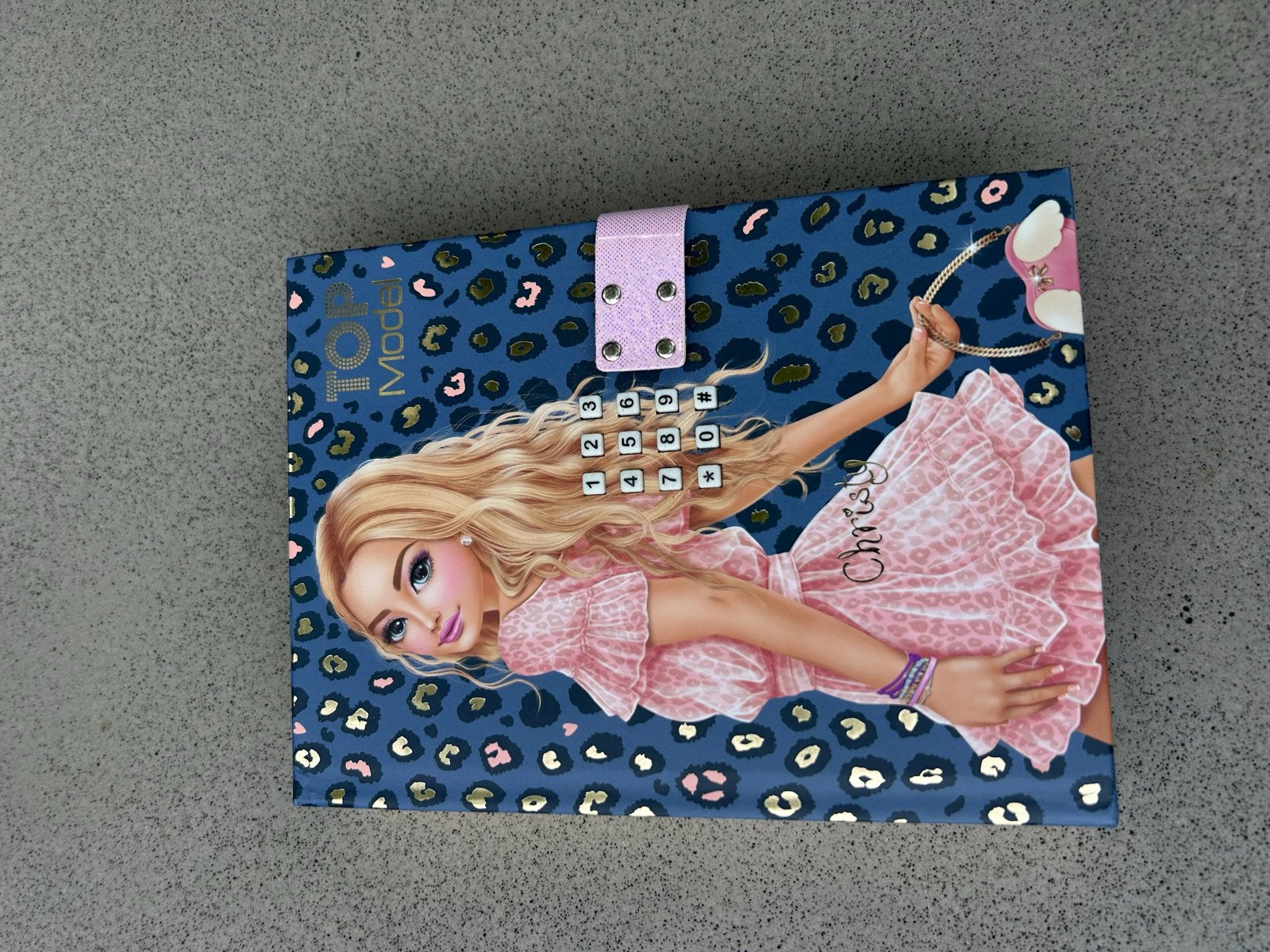 Topmodel notitieboek met muziek, Ophalen, Nieuw
