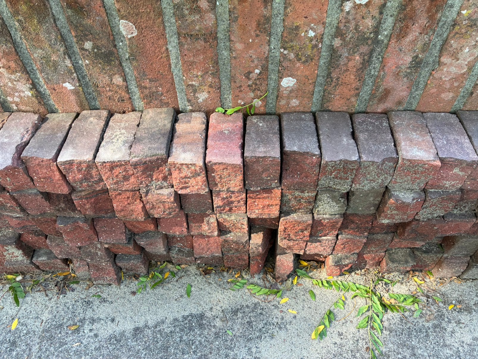 Gratis halve bakstenen waaltjes restant, Tuin en Terras, Ophalen, Overige materialen, Gebruikt, Klinkers