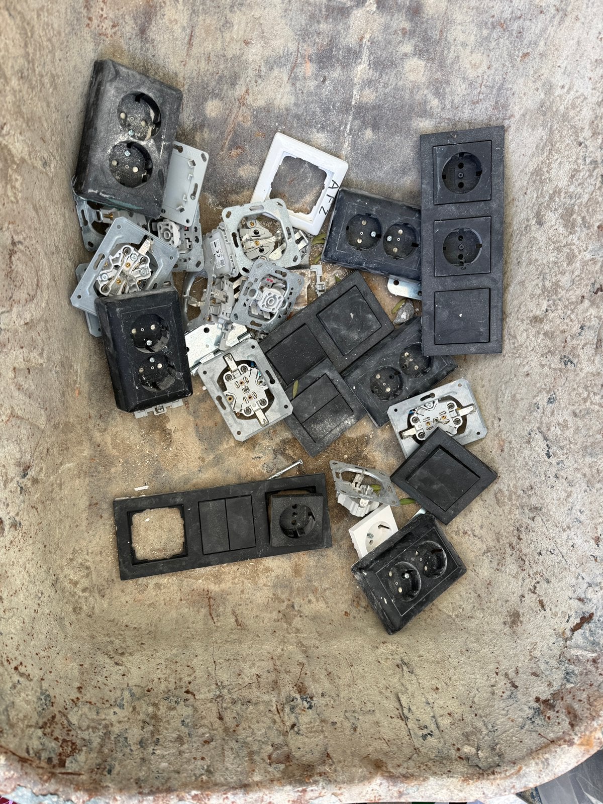 Schakelmateriaal, Ophalen, Gebruikt