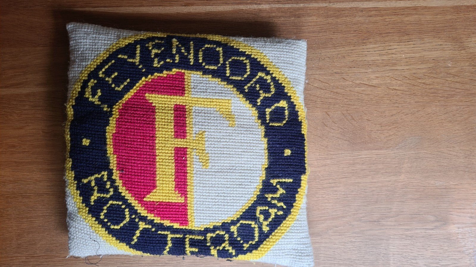 Feyenoord kussen, handgemaakt, Ophalen, Zo goed als nieuw