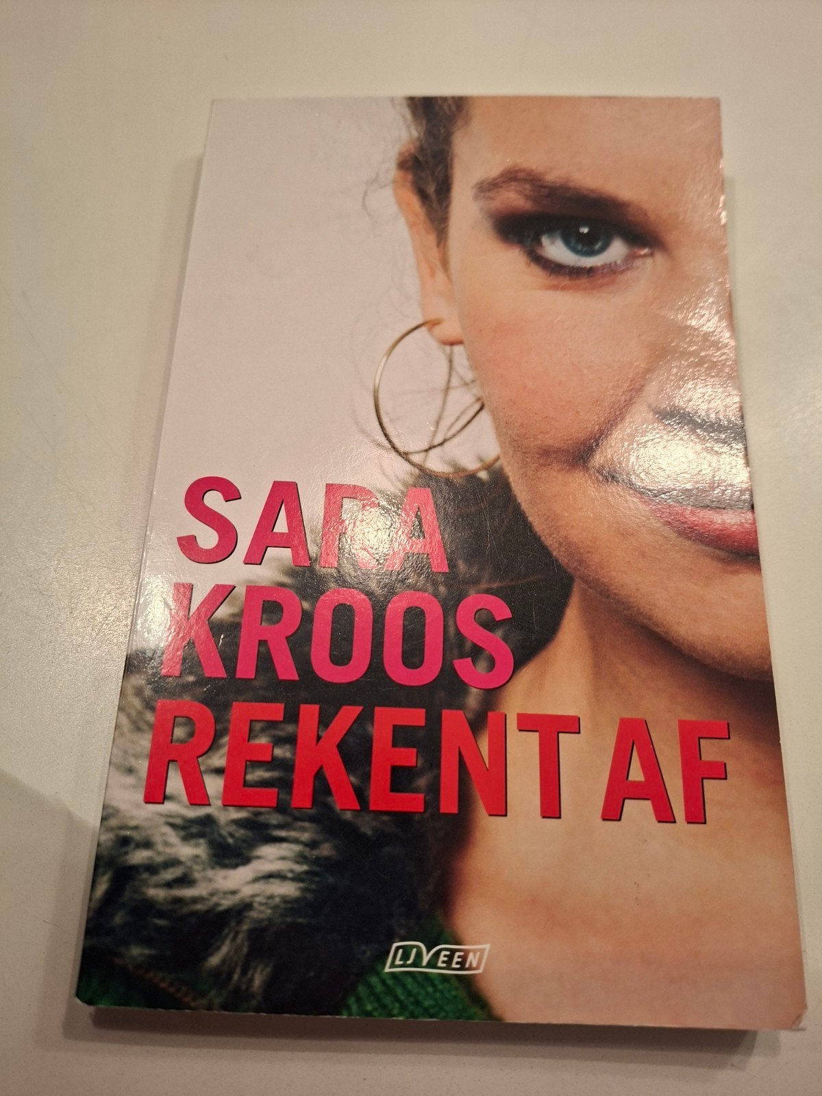 S. Kroos - Sara Kroos rekent af, Ophalen of Verzenden, Zo goed als nieuw, S. Kroos