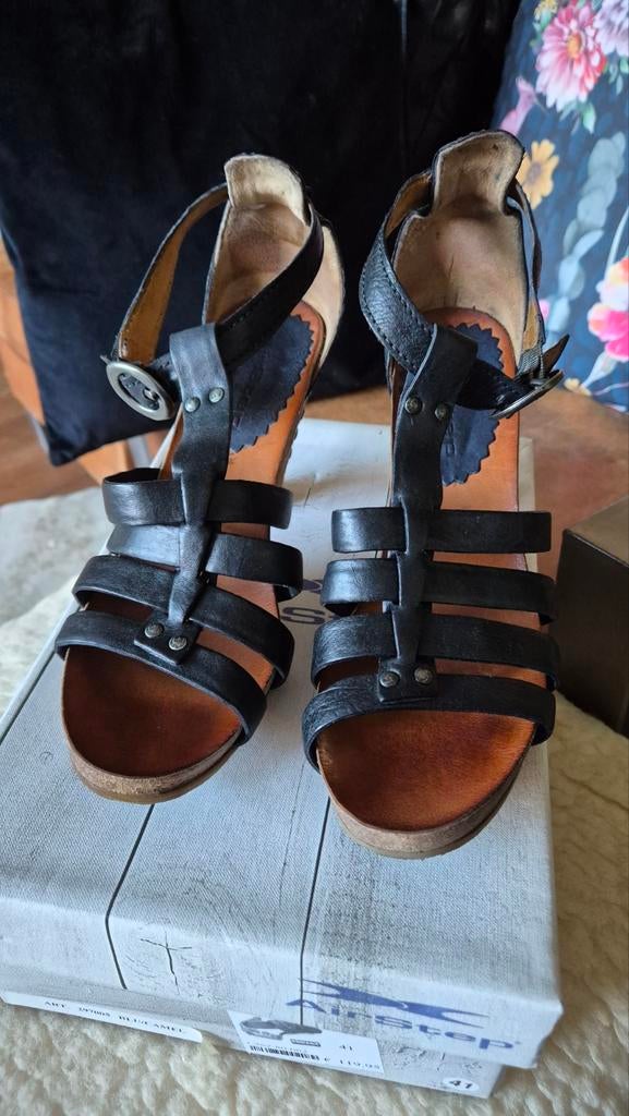 Airstep mooie staat leren met hout hak sandalen mt 41 zwart, Zwart, Airstep, Zo goed als nieuw, Sandalen of Muiltjes