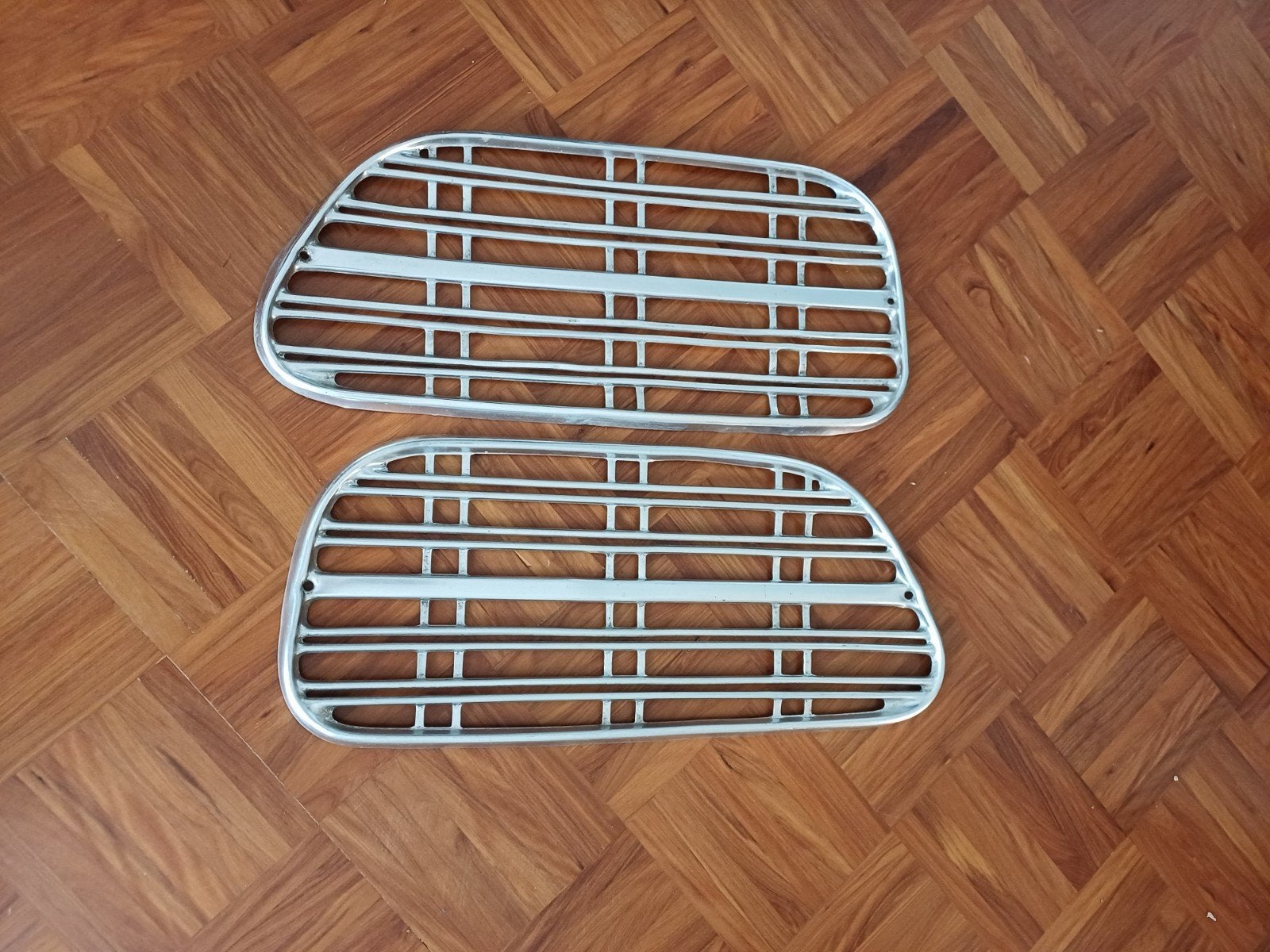 2x Grille Volvo Amazon (Rechts en Links), Auto-onderdelen, Gebruikt, Voor, Ophalen of Verzenden, Volvo