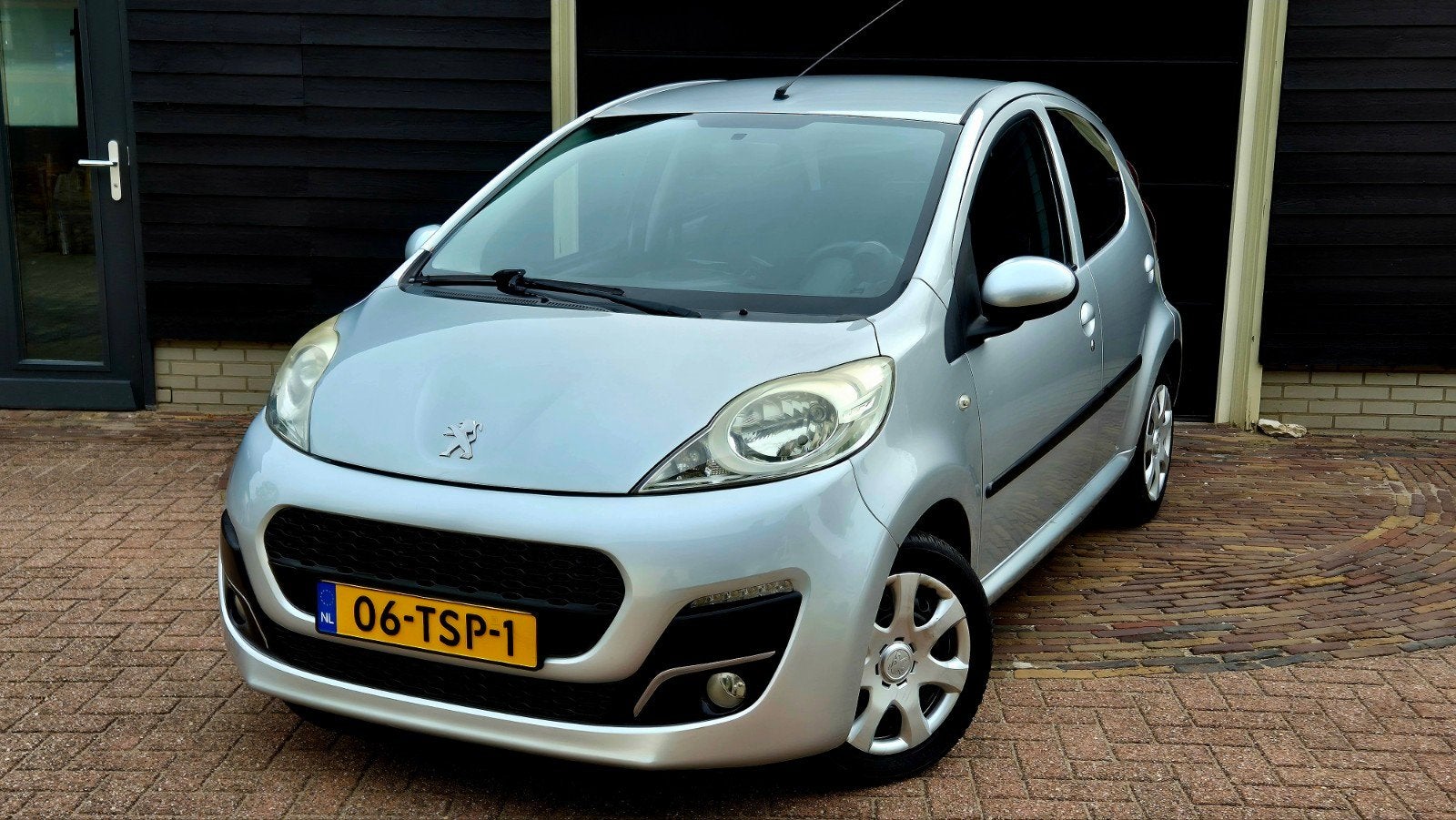 Peugeot 107 1.0 12V 5DR Automaat/2012 Grijs Inruil mogelijk, Auto's, Peugeot, Elektrische ramen, Stof, Zwart, 4 stoelen