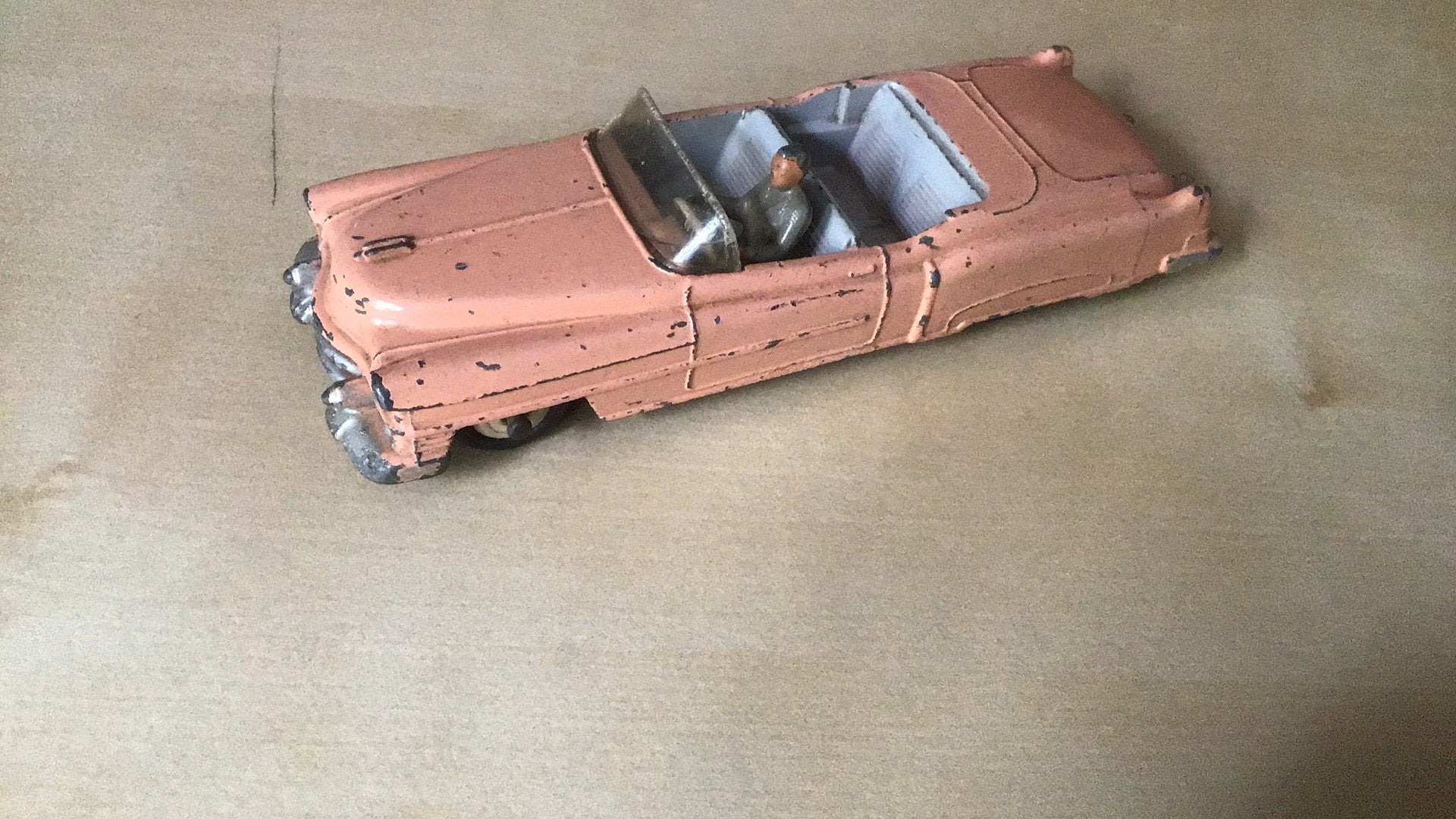 DINKY TOYS CADILLAC ELDORADO CABRIO GOED VOOR GEZORGD 131, Ophalen of Verzenden, Gebruikt, Auto, Dinky Toys