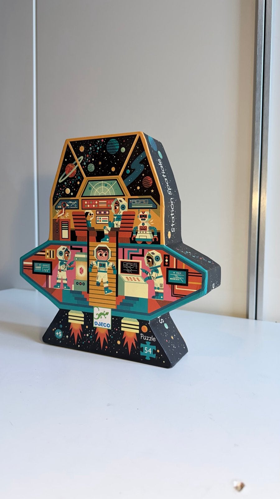 Djeco Ruimtestation Puzzel 54 stukjes, Kinderen en Baby's, Speelgoed | Kinderpuzzels, Zo goed als nieuw, 6 jaar of ouder, 10 tot 50 stukjes