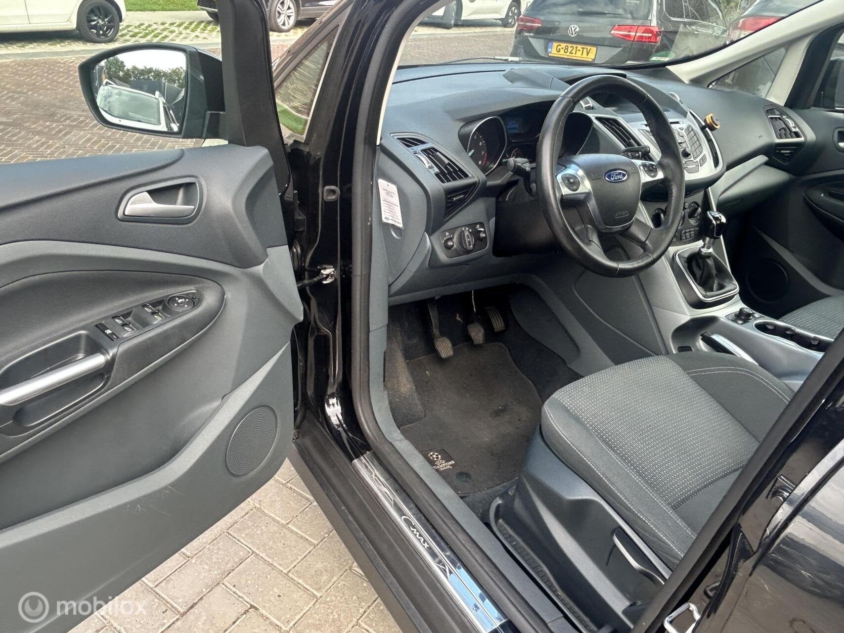 Foto 9 van Ford C-Max 1.6 150 PK Titanium Pano Stoelver
