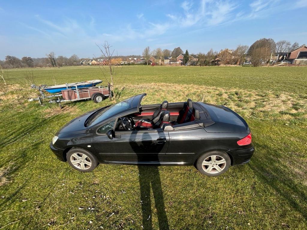 Peugeot 307 2.0 16V CC 2004 Zwart, Auto's, Voorwielaandrijving, 4 cilinders, Cabriolet, 4 stoelen