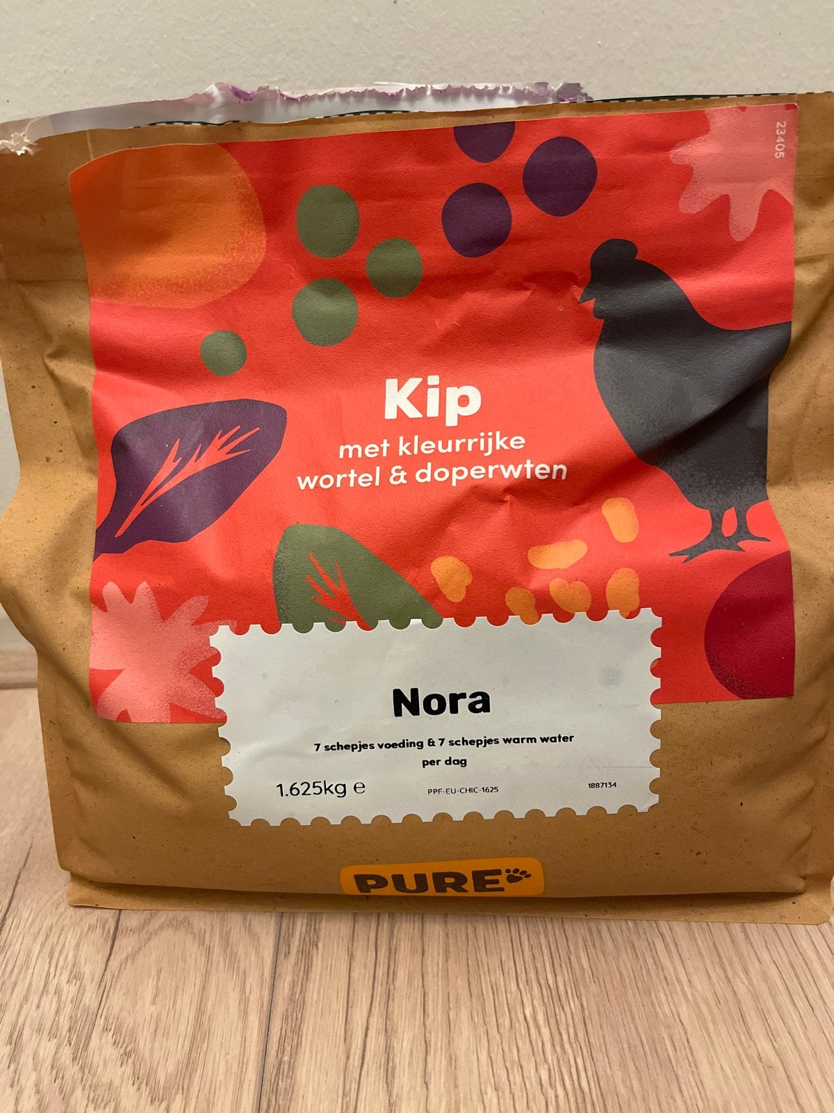 Pure hondenvoer aanmaken met water, Ophalen, Hond