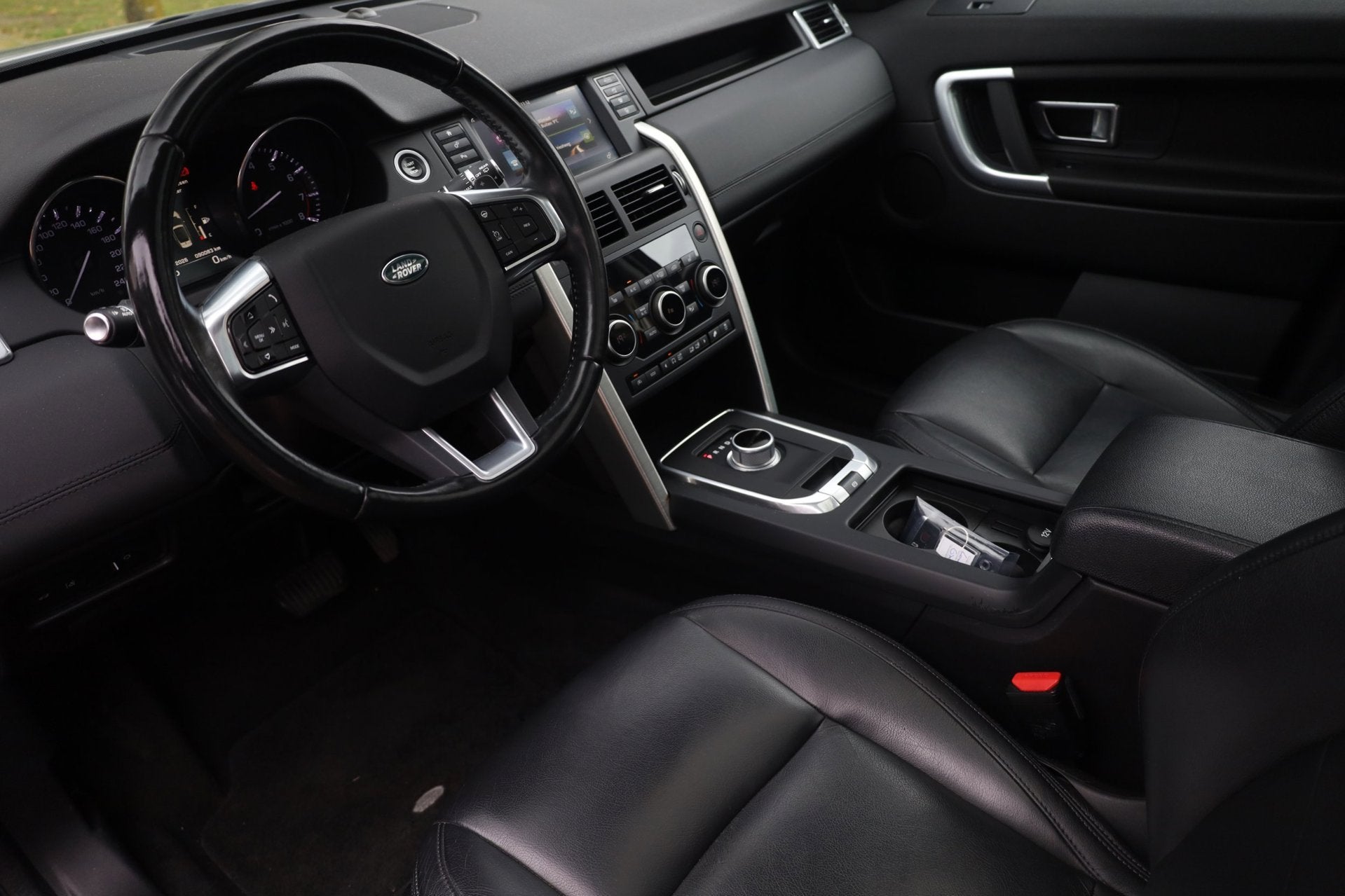 Land Rover Discovery Sport 2.0 Si4 4WD HSE Aut. | Panorama |, Auto's, Euro 5, 1733 kg, Gebruikt, Zwart