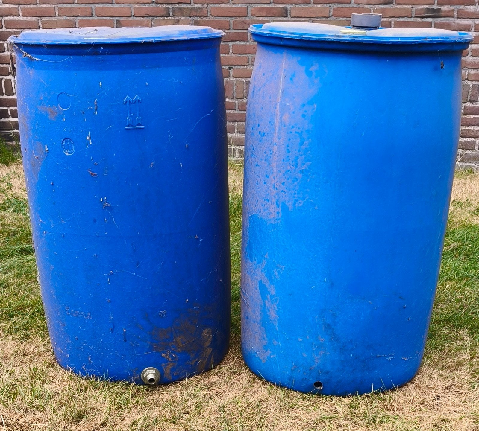 Regenton 2x 200 liter met kraangat/aansluiting onderaan., Tuin en Terras, 150 liter of meer, Ophalen