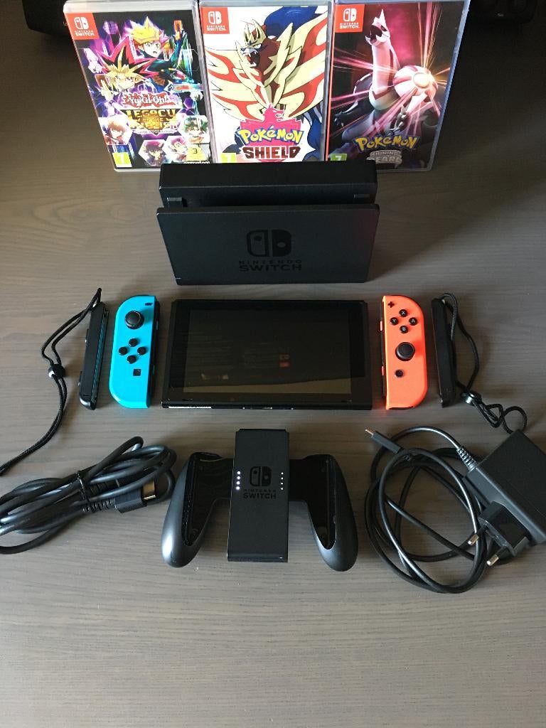 Nintendo Switch, Spelcomputers en Games, Spelcomputers | Nintendo Switch, Gebruikt, Switch Original, Met 2 controllers, Met games