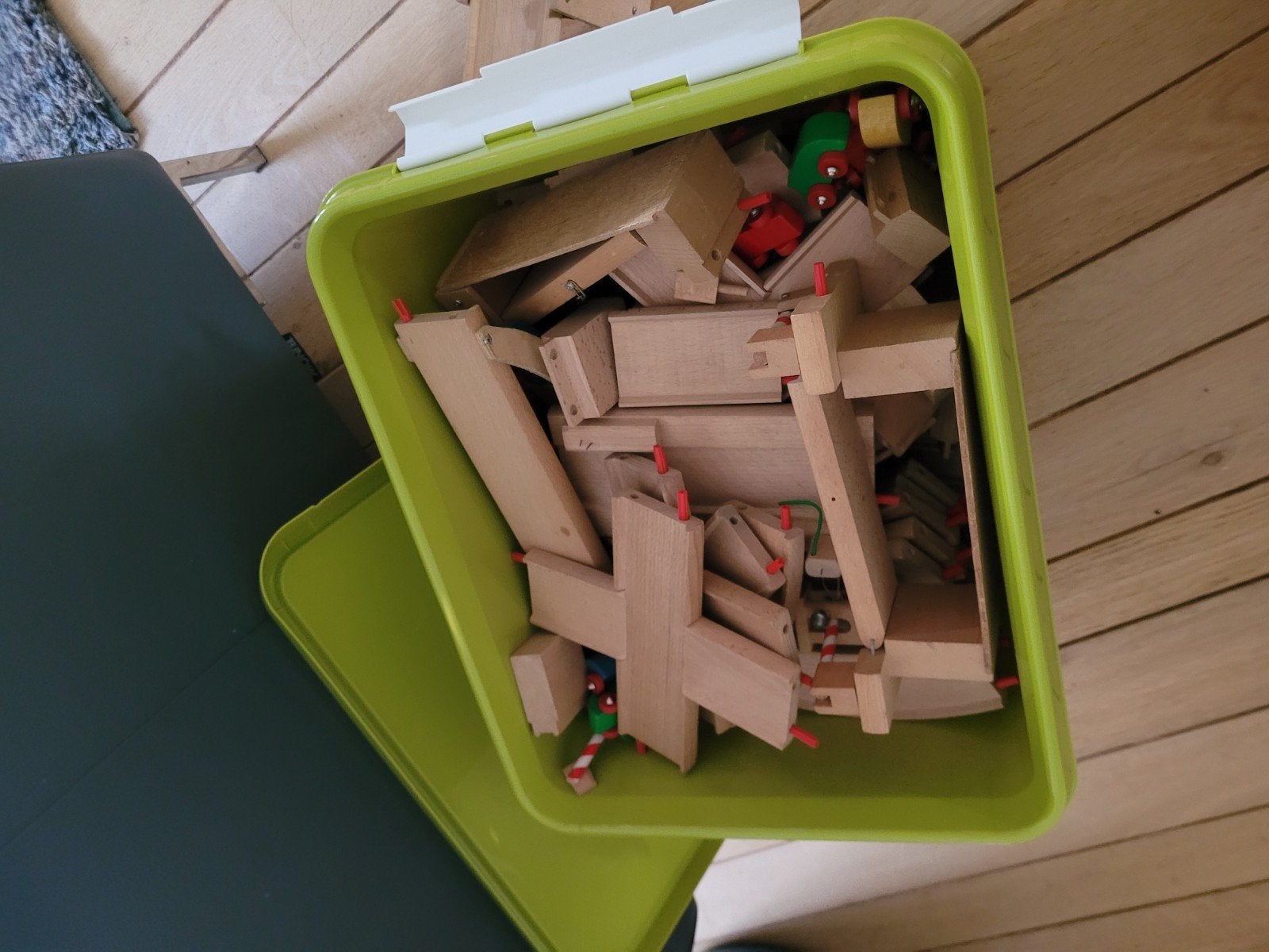 Degelijke houten spoorbaan met 2 bruggen, Ophalen, Gebruikt