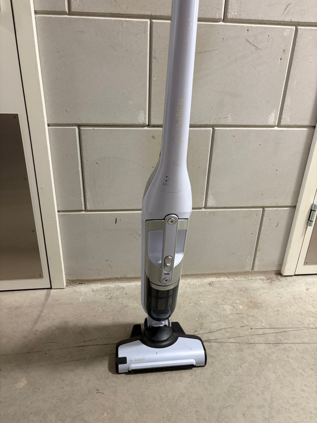 Bosch Flexxo Serie | 4 28Vmax Steelstofzuiger BBH3ALL28, Ophalen, Gebruikt, Bosch, Draadloos