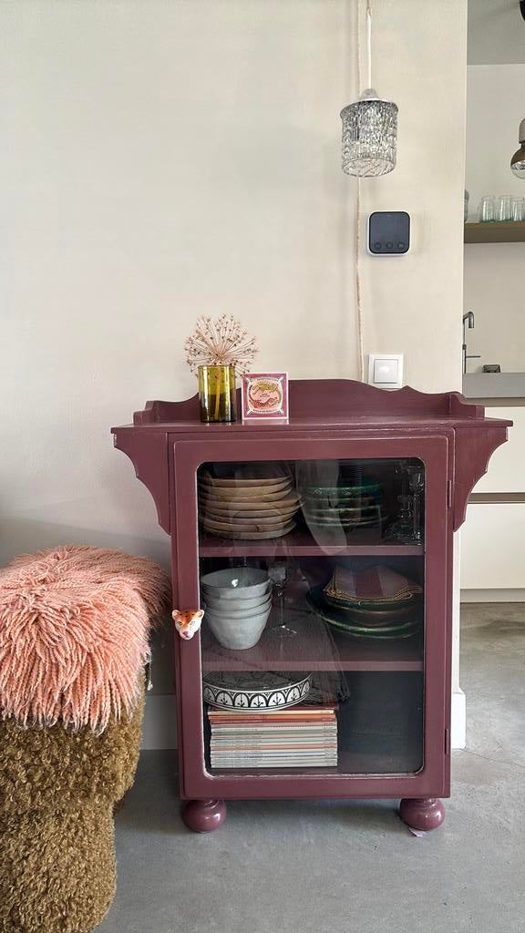 Gaaf oud bordeaux opgeknapt kastje vitrine, Huis en Inrichting, Ophalen