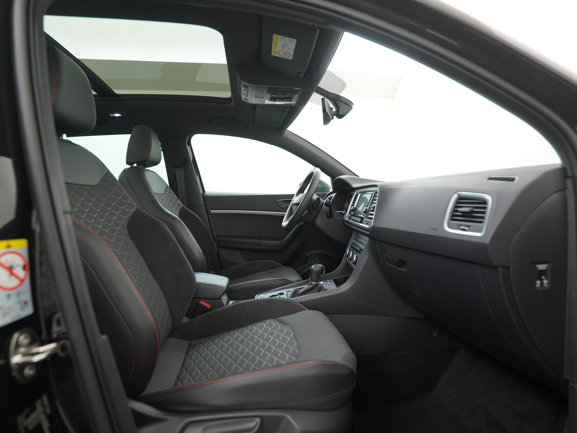 SEAT Ateca 1.5 TSI FR DSG | Panoramadak | Digital Cockpit |, Auto's, 4 cilinders, Ateca, Zwart, Bedrijf