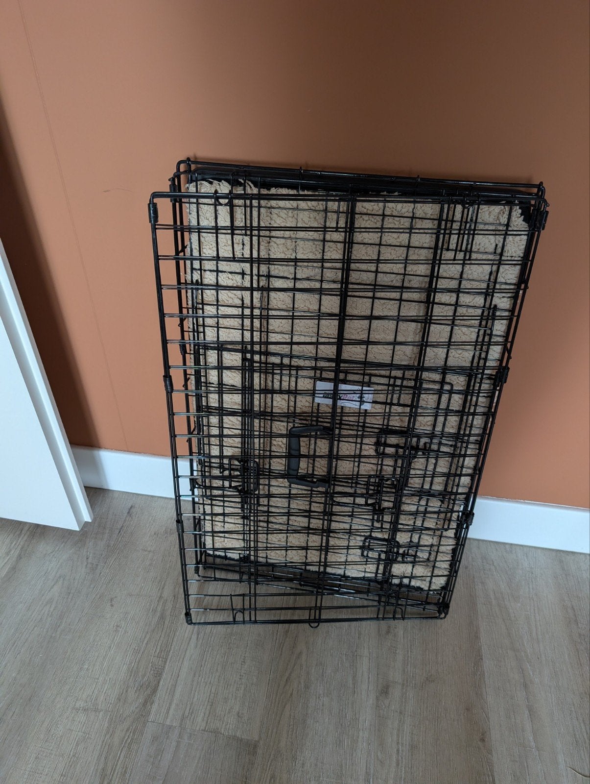 honden bench met kussen en 2 deurtjes, Ophalen, Zo goed als nieuw, Minder dan 65 cm