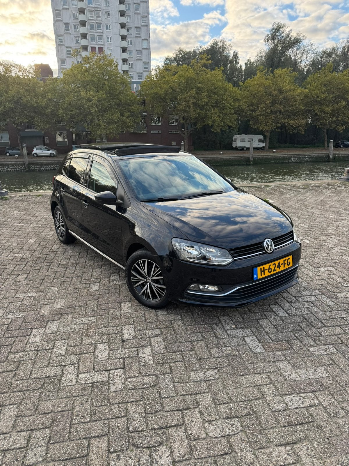 Volkswagen Polo 6C Facelift 1.2 TSI Allstar | Pano | 2016 |, Auto's, Stof, 40 €/maand, 4 cilinders, Zwart
