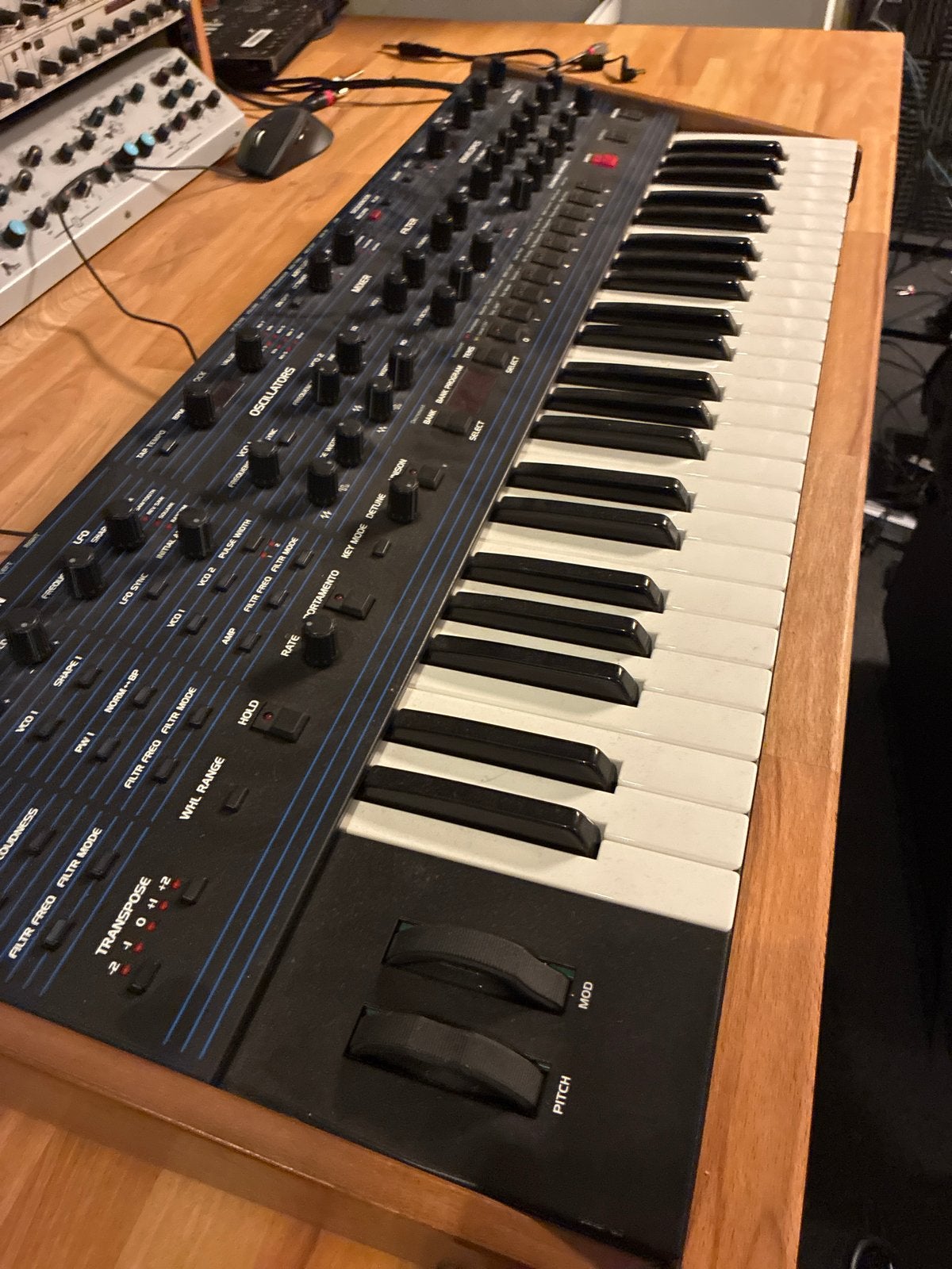 Dave Smith Instruments OB-6 Synthesizer, Muziek en Instrumenten, Synthesizers, Zo goed als nieuw, Met midi-aansluiting, Ophalen