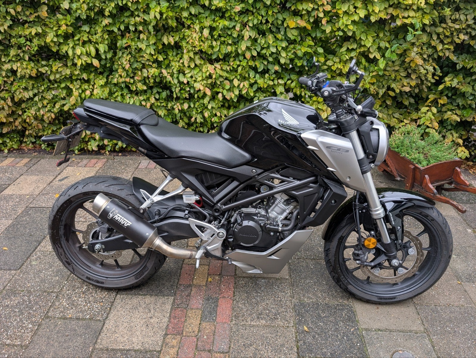 Honda CB125R 2020 Zwart - Mivv uitlaat, nieuwe banden, Motoren, Motoren | Honda, Occasion, 4 cilinders, Particulier, 125 cc