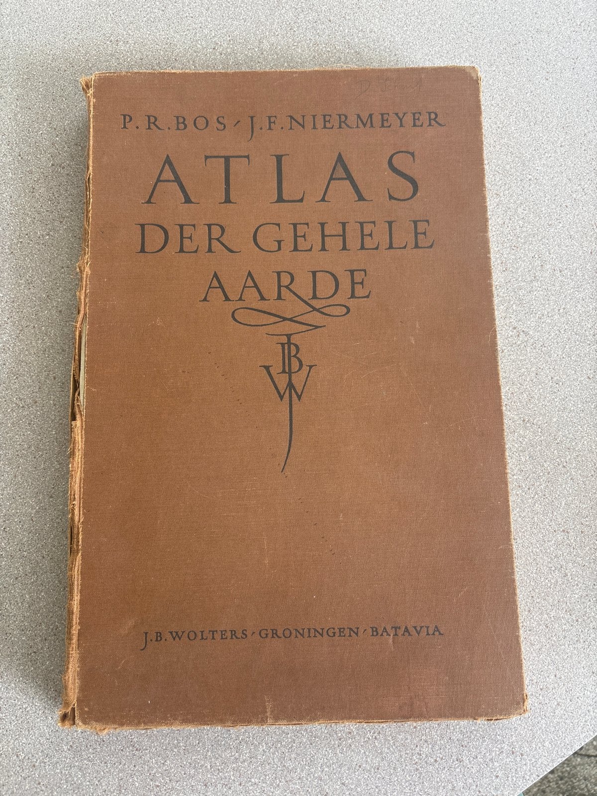 Bos-Niermeyer Schoolatlas der Gehele Aarde 1947, Boeken, Atlassen en Landkaarten, Gelezen, Bosatlas, Ophalen of Verzenden, 1800 tot 2000