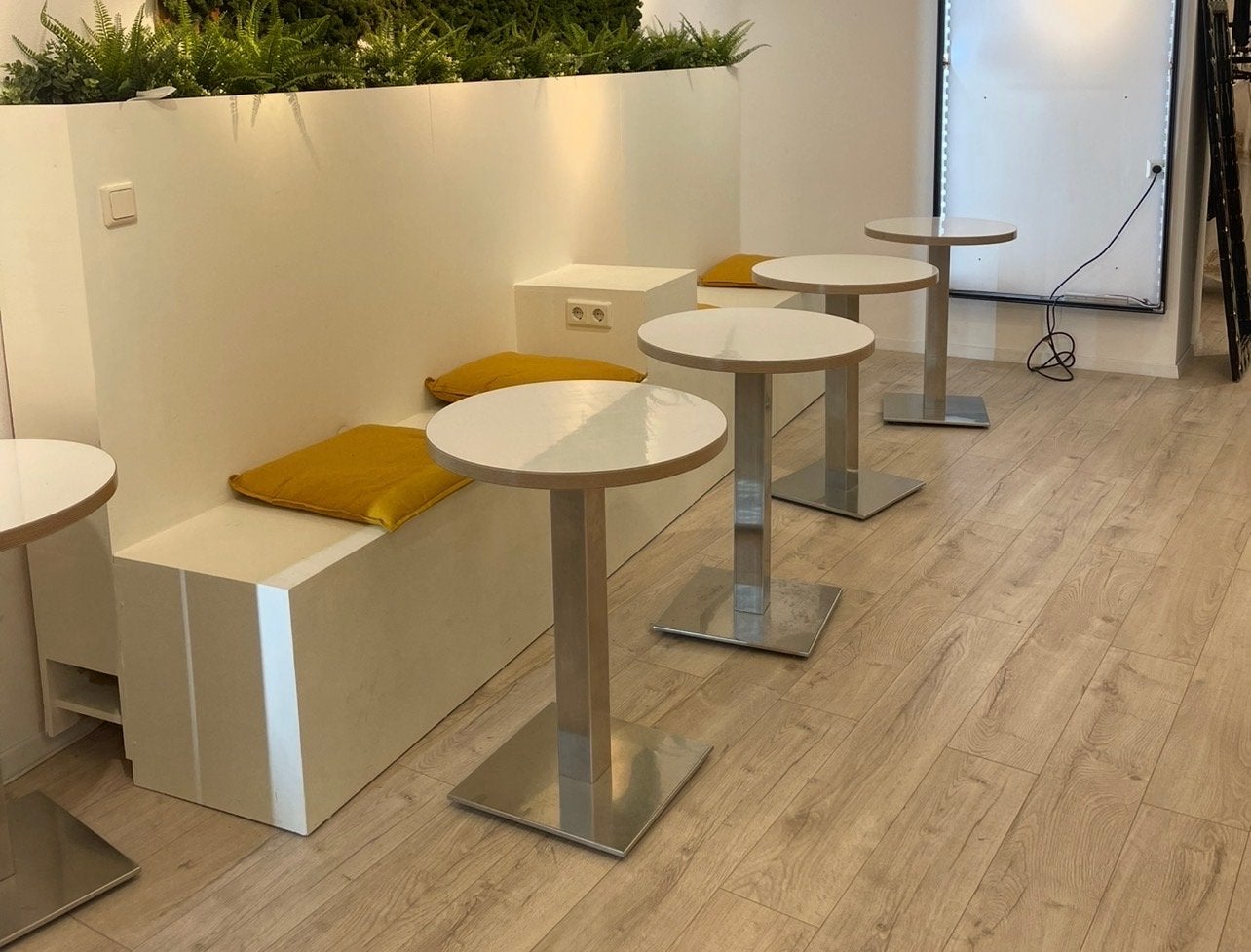 Set van 5 moderne bistrotafels met metalen onderstel, Minder dan 50 cm, 50 tot 100 cm, Rond, Tot twee personen