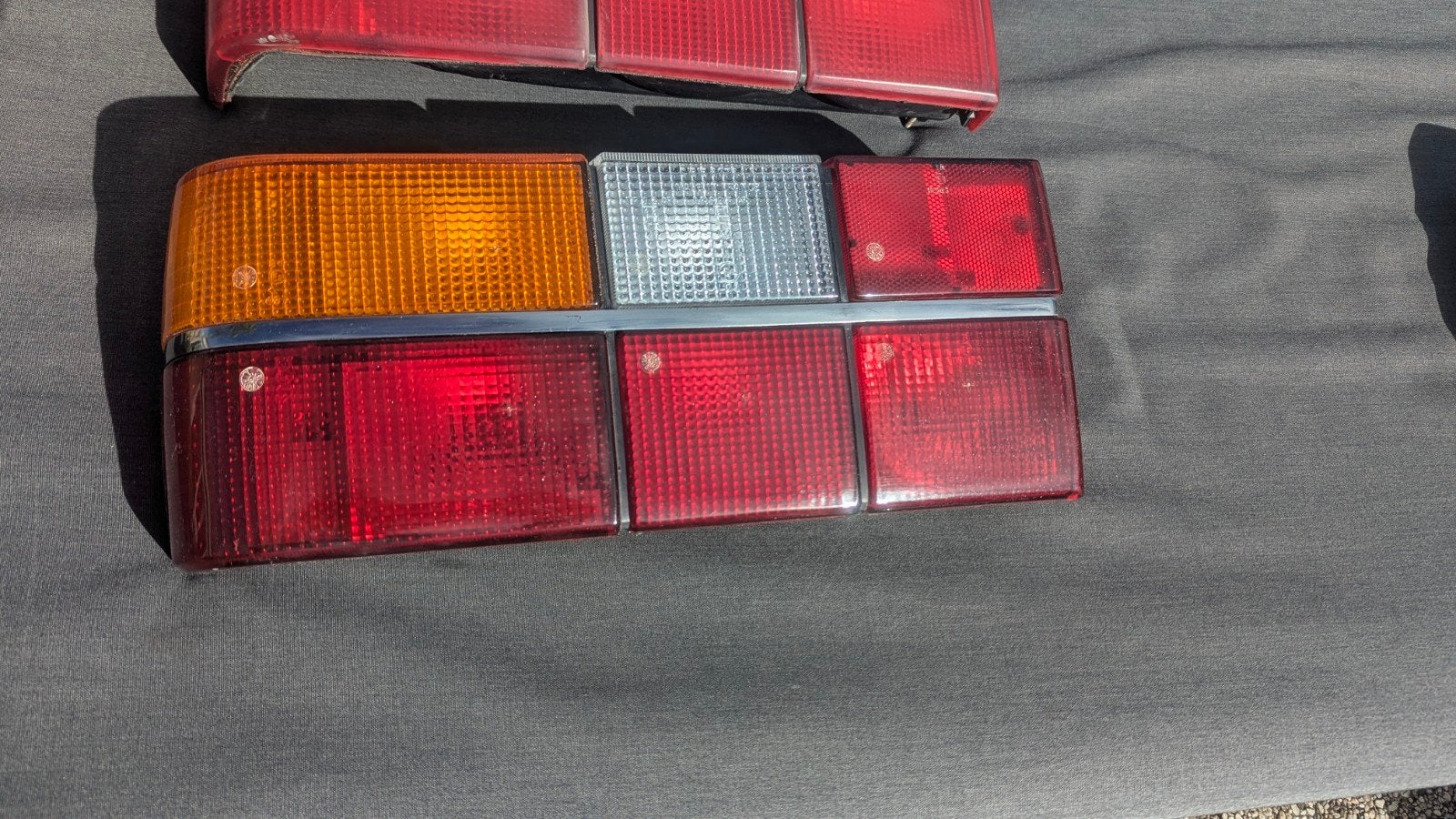 2 Achterlichten Volvo 740 (links) en 1x 240 (gratis), Ophalen of Verzenden, Gebruikt, Volvo