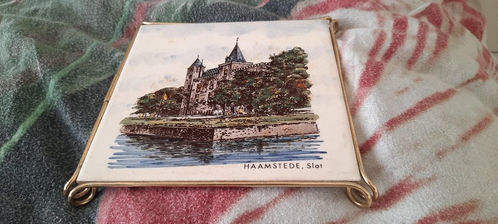 onderzetter voor theepot slot Haamstede - 60er jaren, Ophalen of Verzenden, Overige typen, Gebruikt, Steen/keramiek