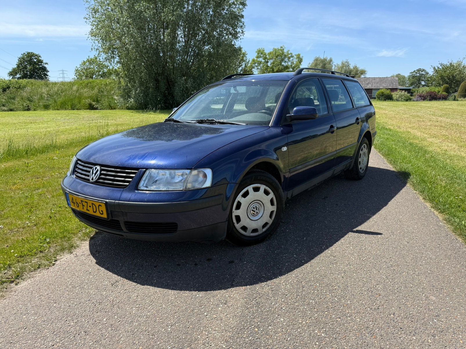 Volkswagen Passat 2.3 Variant 110KW v5 inruilkoopje!!, Voorwielaandrijving, 1363 kg, 700 kg, Blauw