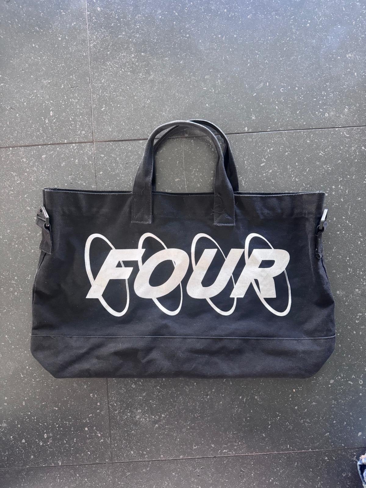 FOUR Tote Bag - Zwart met Wit Logo, Sieraden, Tassen en Uiterlijk, 40 tot 60 cm, Gebruikt, 20 tot 30 cm, Zwart