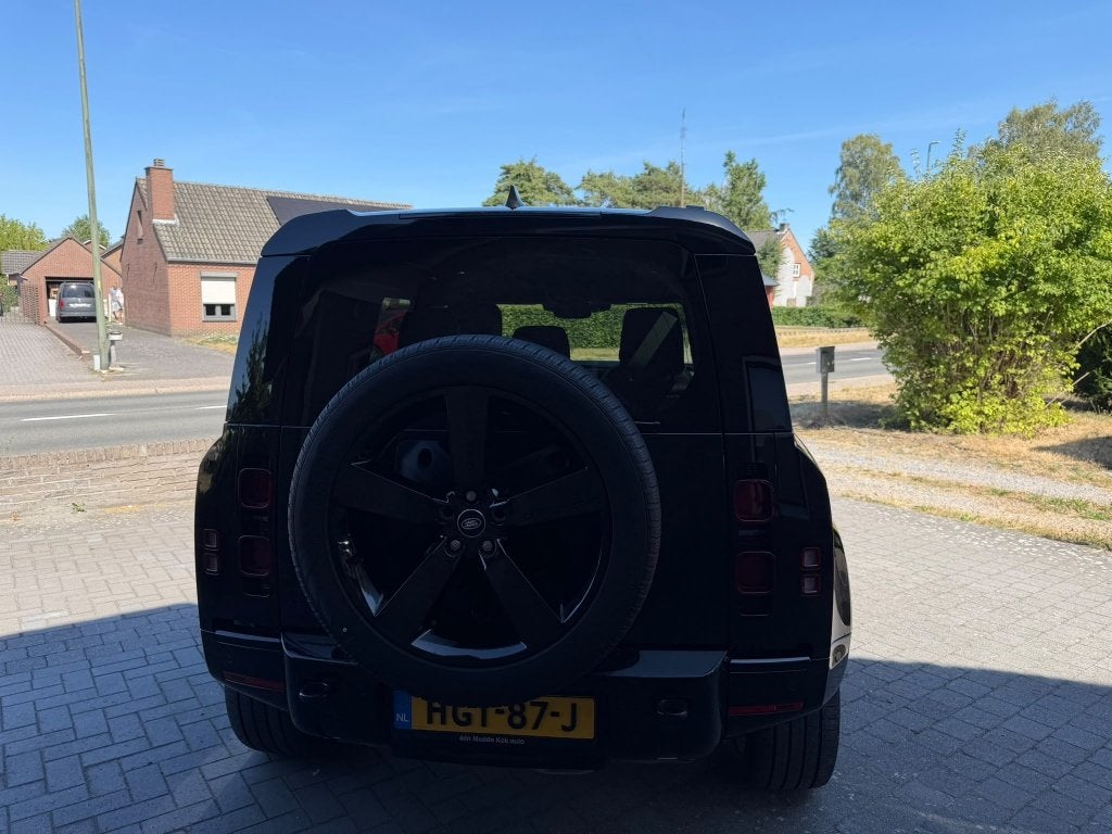 Foto 5 van Land Rover Defender P300e 300pk Phev AWD Aut 2025 Zwart
