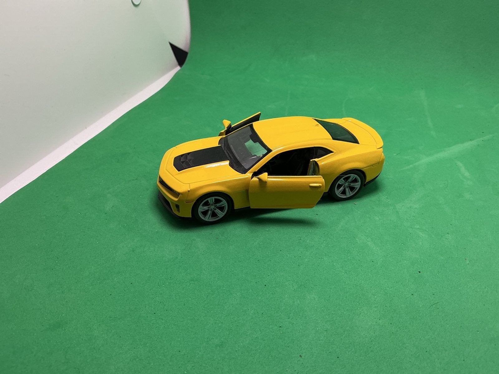 Welly Chevrolet Camaro ZL1 Schaalmodel Geel, Overige merken, Auto, 1:32 tot 1:50, Ophalen of Verzenden