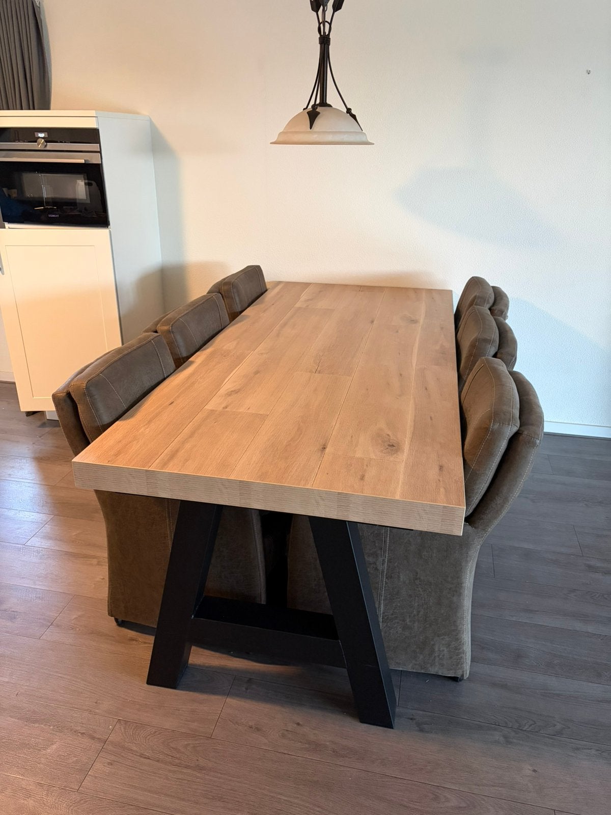 Eettafel 225 lang 100 breed en 80 cm hoog, Ophalen, Zo goed als nieuw, 4 tot 6 stoelen