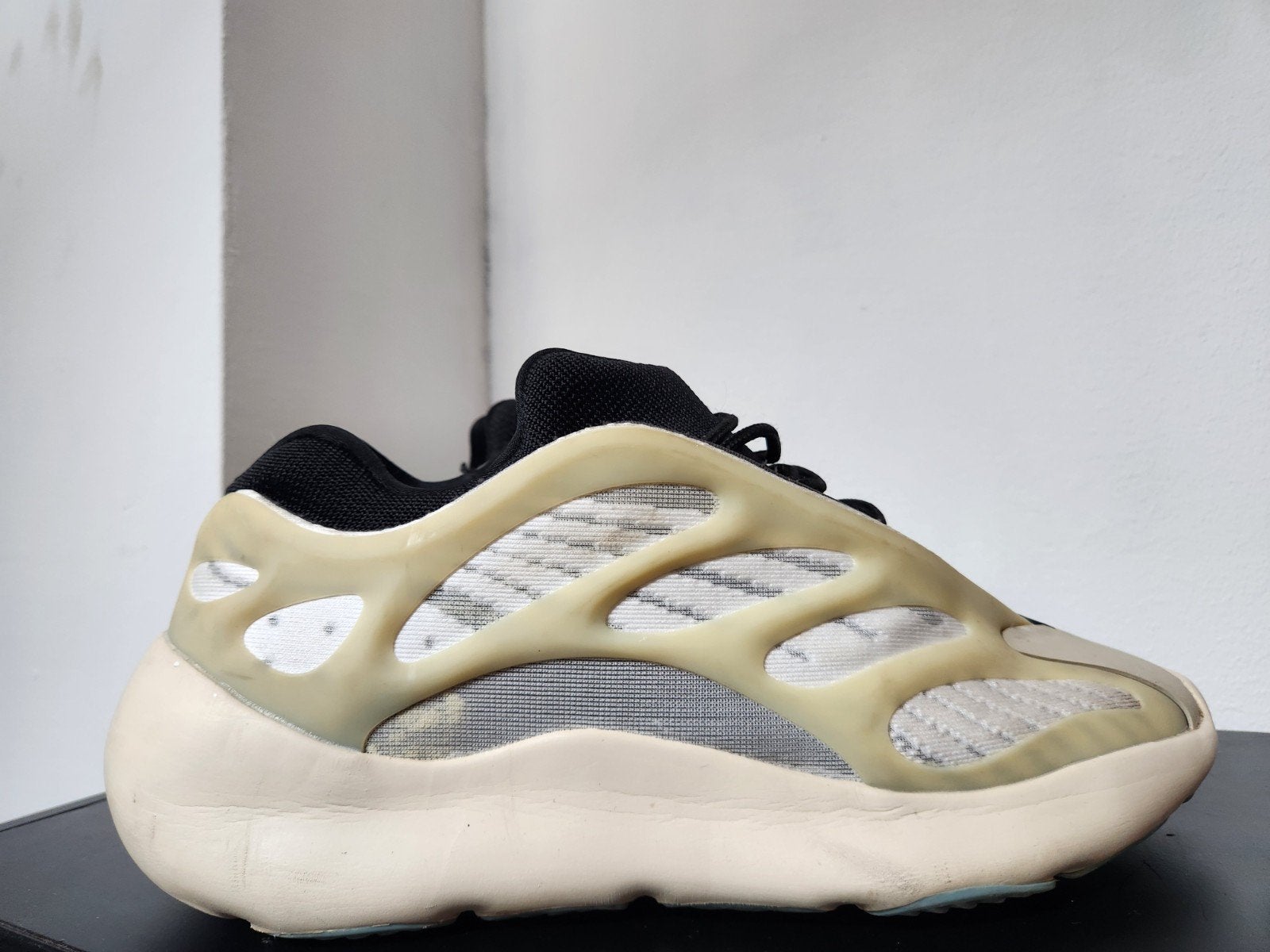Adidas Yeezy 700 V3 Azael - Maat 42, Overige kleuren, Ophalen of Verzenden, Adidas Yeezy, Sneakers of Gympen