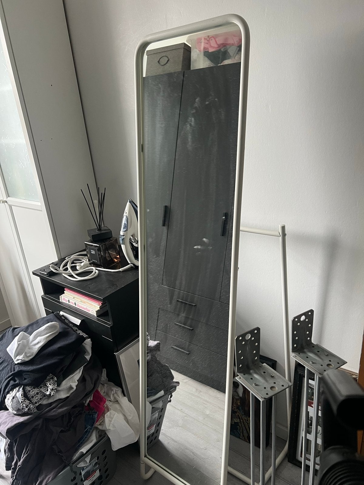 IKEA VIGGJA Passpiegel met kledingrek, Ophalen, Minder dan 50 cm, Gebruikt, 150 tot 200 cm