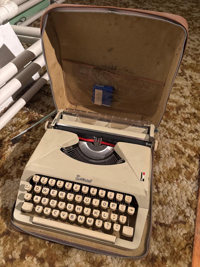Vintage decoratie oude typmachine, Diversen, Typemachines, Ophalen, Zo goed als nieuw