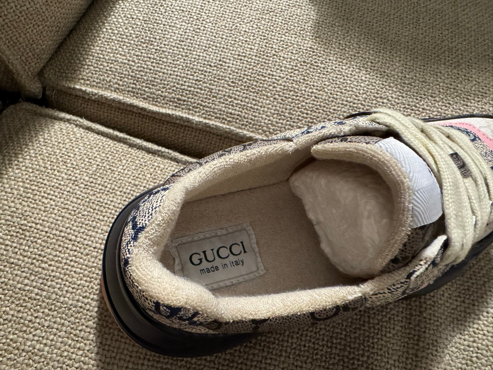 Gucci Rhyton sneakers met GG-monogram en roze accenten, Ophalen of Verzenden, Zo goed als nieuw