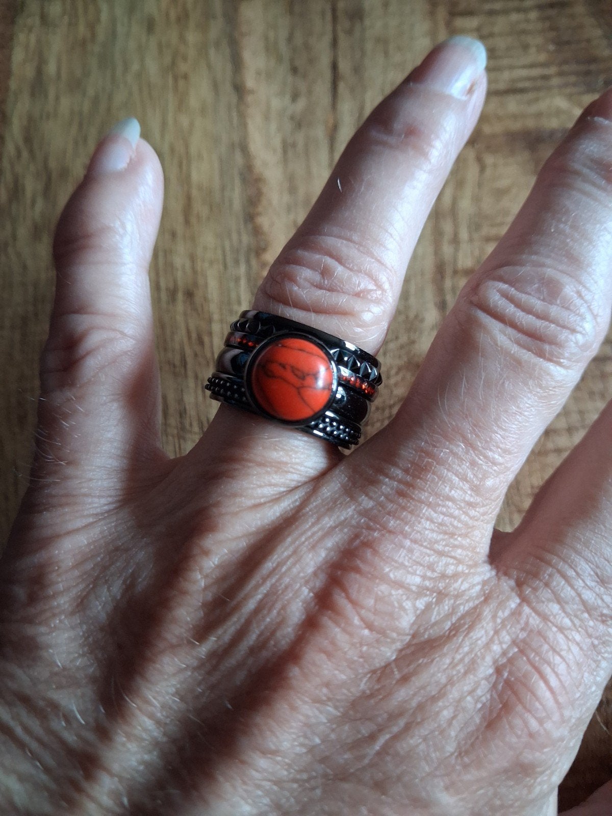 Ixxxi ring
Maat 18
Zwart/rood, Sieraden, Tassen en Uiterlijk, Ringen, 18 tot 19, Kunststof, Ophalen of Verzenden, Zo goed als nieuw