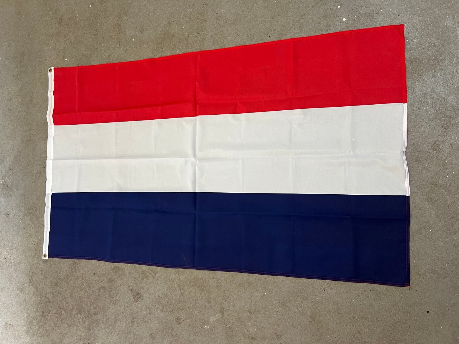 Nederlandse vlag, Ophalen, Zo goed als nieuw