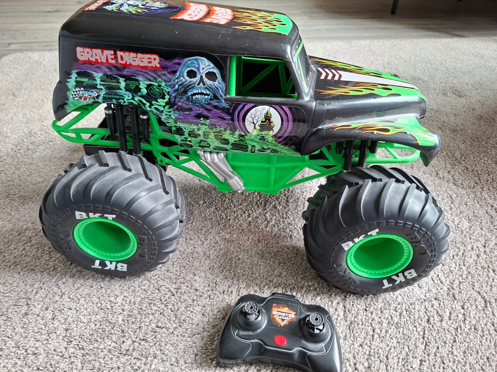 Grave Digger RC Monster Truck met Afstandsbediening, Elektro, Gebruikt, Auto offroad, Ophalen of Verzenden