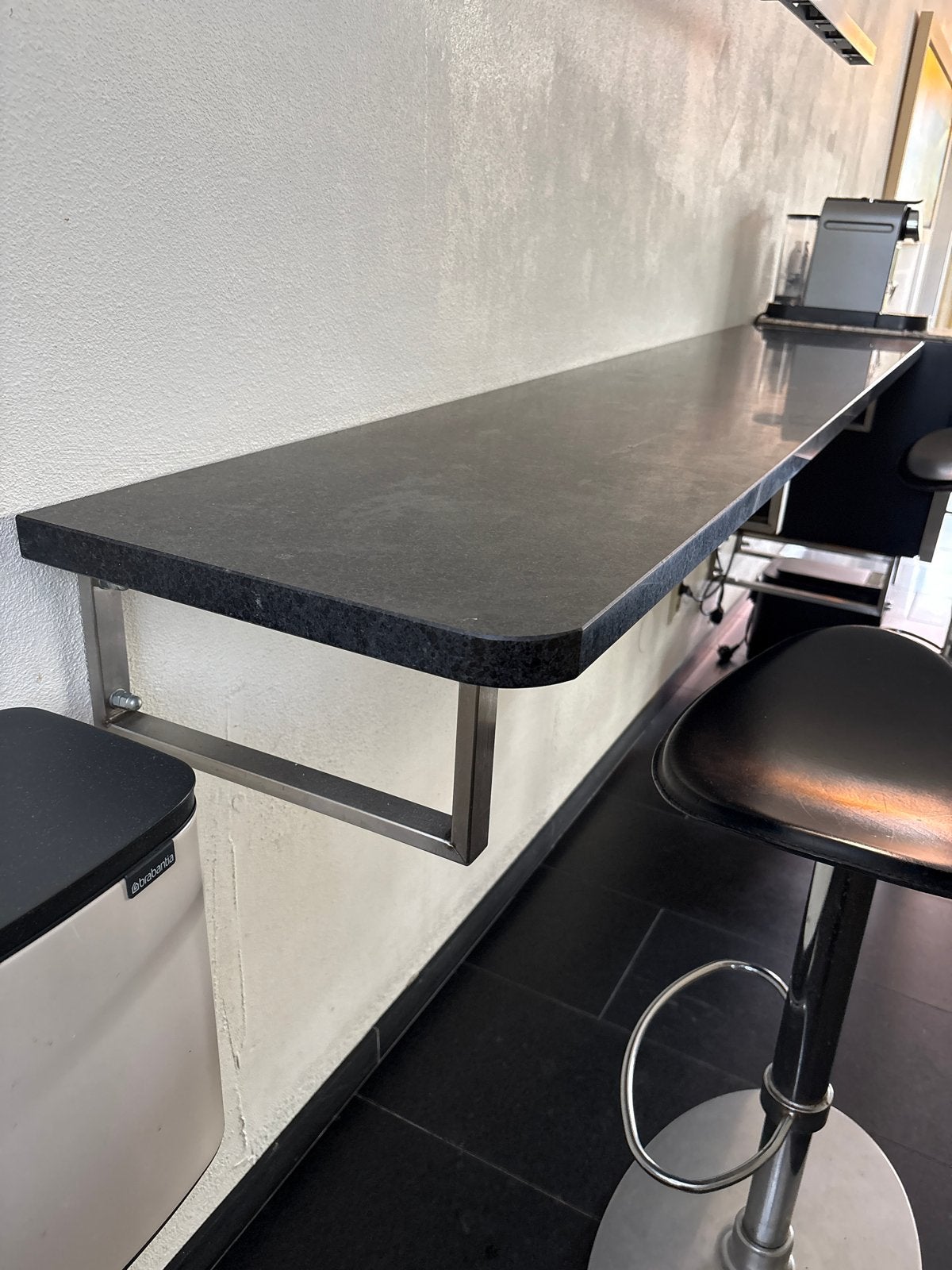 Basalten wandtafel (natuursteen) met RVS beugels, Ophalen, Minder dan 50 cm, Gebruikt, 200 cm of meer