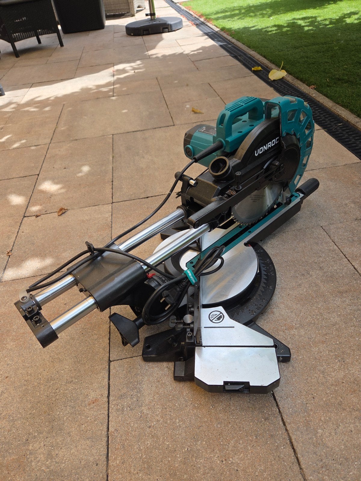 VONROC MS502AC Afkortzaag (2000W) – Nieuwstaat, Doe-het-zelf en Verbouw, Gereedschap | Zaagmachines, 70 mm of meer, Zo goed als nieuw