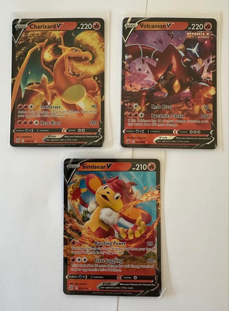 Pokémon V Kaarten: Charizard, Volcanion, Simisear, Ophalen of Verzenden, Zo goed als nieuw, Meerdere kaarten, Foil