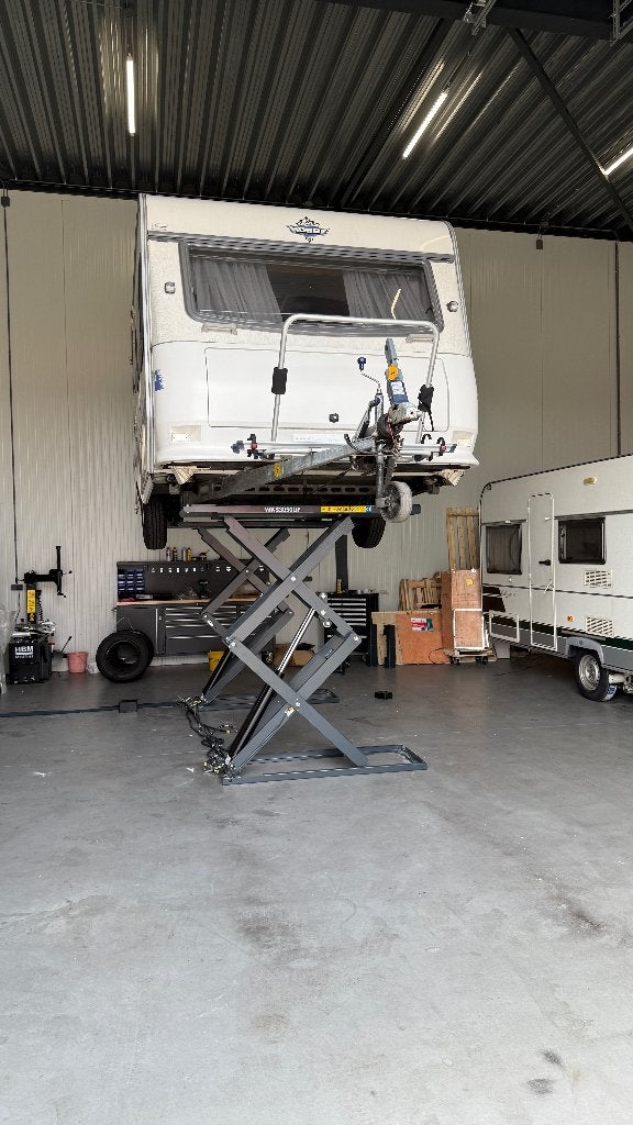 kleine/grote beurt of inbouw van accessoires aan uw caravan?, Ophalen, Zo goed als nieuw