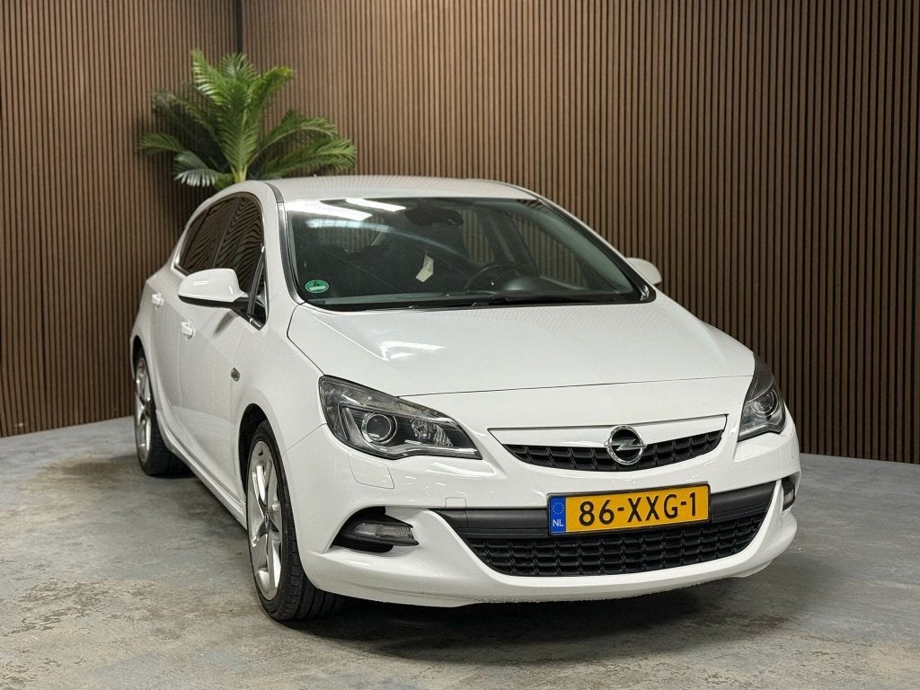 Opel Astra 1.4 Turbo GT (bj 2012), Auto's, Voorwielaandrijving, Euro 5, Gebruikt, 680 kg