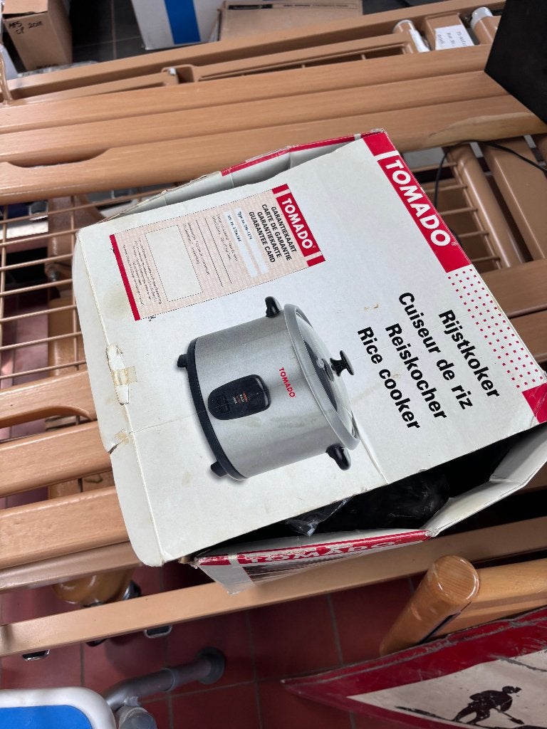 Tomado Rijstkoker TM-1274 Zilver Zwart  CS27203, Ophalen of Verzenden, Vaatwasmachinebestendig, Gebruikt
