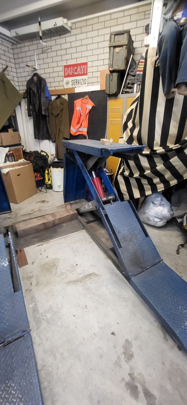 Werkende schaarlift / motorlift (geen poetsbrug), Ophalen of Verzenden, Gebruikt